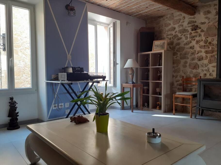 Maison Restauree A L'ancienne Avec Terrasse * Jouques