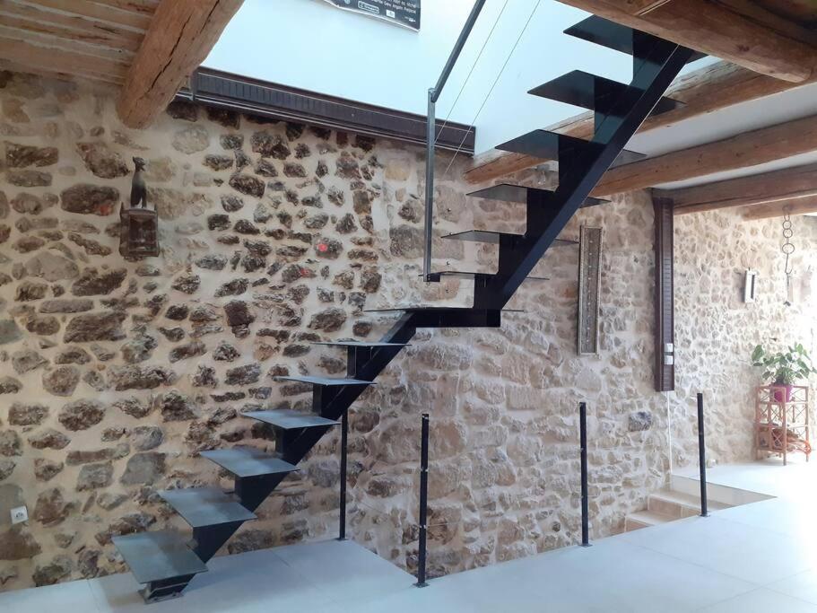 Maison Restauree A L'ancienne Avec Terrasse Holiday home Jouques