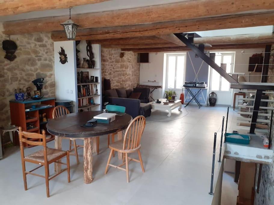Maison Restauree A L'ancienne Avec Terrasse Ferienhaus Jouques